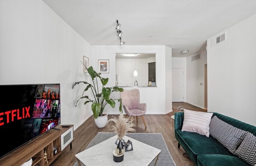 Marina del Rey Apartment | Chic Marina Del Rey 1BDR Oasis – Pool, Gym & Free Parking