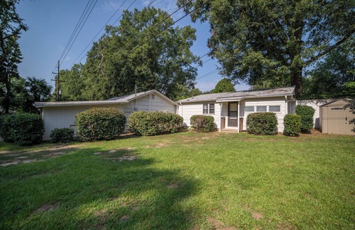 Columbia House | Chic Mid Century Hub