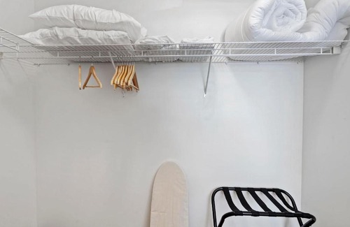 Pittsburgh Apartment | Chic Modern 1BR Apartment by Stay Gia