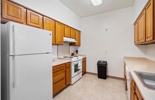 Pittsburgh Apartment | Chic Modern 1BR Apartment by Stay Gia