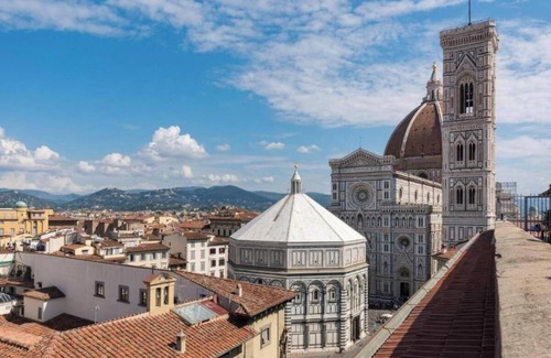 Duomo Apartment | Chic & Modern 3-Bedroom Apartment in Florence's Historic Centern