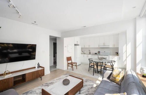 Old Montreal Apartment | Chic & Modern 3B 1B Apt | Old Mtl | St Paul St |