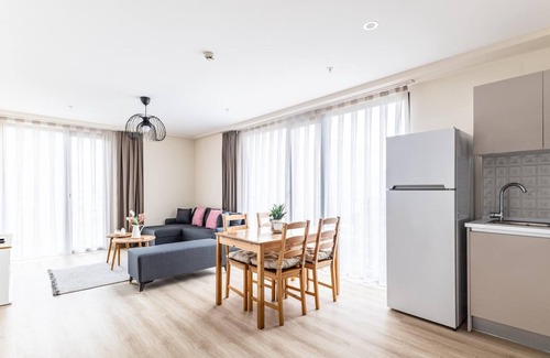 Umraniye Apartment | Chic, Modern and Spacious Flat in Umraniye