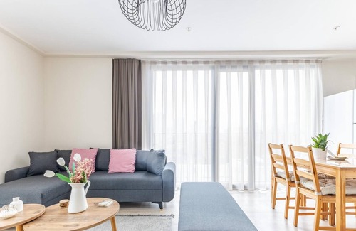 Umraniye Apartment | Chic, Modern and Spacious Flat in Umraniye