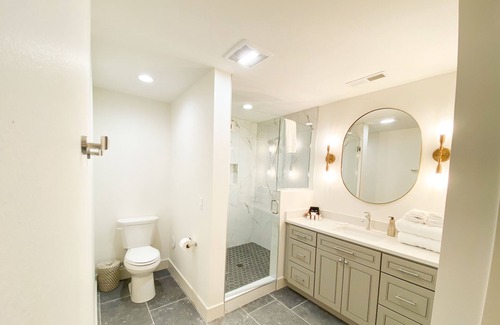 The Galena Territory House | Chic & Modern Home with Private Hot Tub, Bunk House - Minutes to Owner's Club