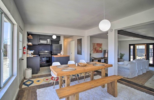 Morongo Valley House | Chic Morongo Valley Home: Mtn Views & Pergola
