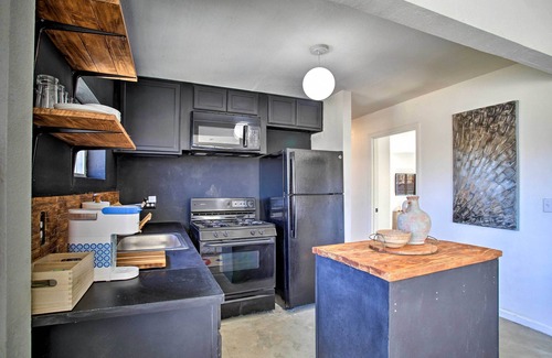 Morongo Valley House | Chic Morongo Valley Home: Mtn Views & Pergola