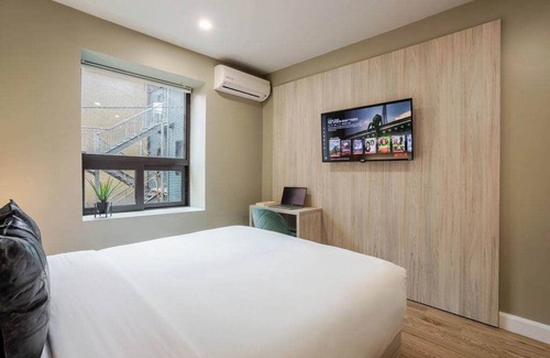 Gay Village Hotel | Chic Queen – DT MTL Village