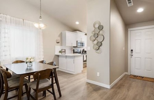 South Richland House | Chic Retreat in Prime Location