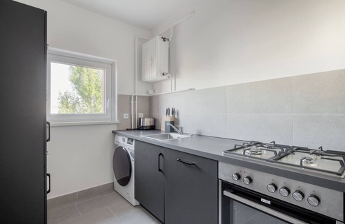 Tempelhof Apartment | Chic Schöneberg 1BR, nr Tempelhofer Feld, by Blueground