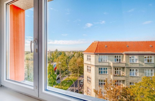 Tempelhof Apartment | Chic Schöneberg 1BR, nr Tempelhofer Feld, by Blueground