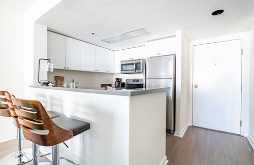 South Beach Apartment | Chic South Beach 1BR w/Rooftop Tennis, nr Muni Lightrail, by Blueground