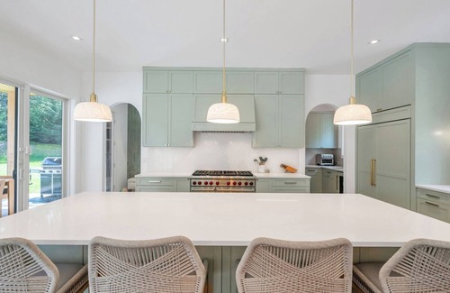 North Sea House | Chic Southampton Retreat with Heated Pool & Resort Style Indoor-Outdoor Living