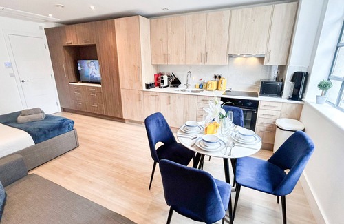 St. Johns Wood Apartment | Chic Studio apartment with lift Near Regents Park