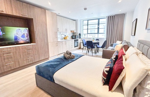 St. Johns Wood Apartment | Chic Studio apartment with lift Near Regents Park