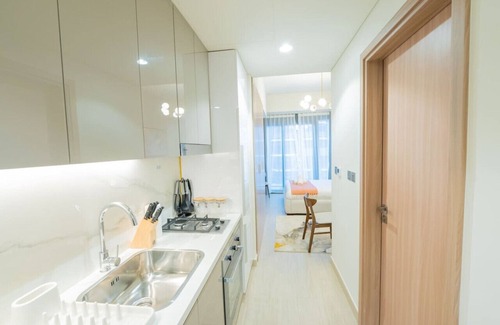 Nad Al Sheba Apartment | Chic Studio Oasis in Dubai