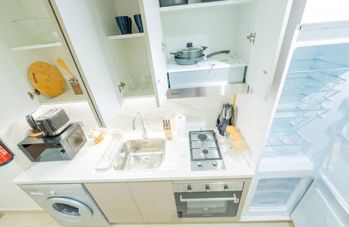 Nad Al Sheba Apartment | Chic Studio Oasis in Dubai