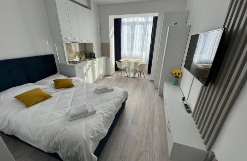 Onesti Apartment | Chic Studio