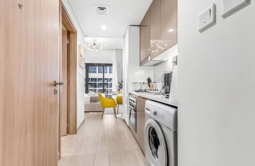 Nad Al Sheba Apartment | Chic Studio with Private Balcony