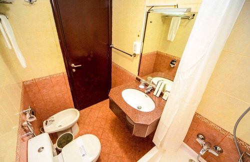 Al Khan Apartment | Chic Suite Close To Sharjah Beach and Aquarium