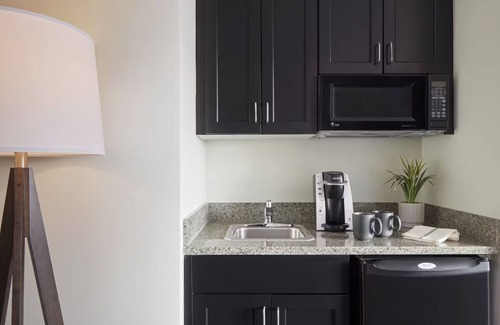 Capitol Hill Hotel | Chic Suite Stay w/Gym, & Parking! Close to Landmarks, Museums & Cultural Icons!