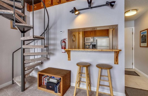 Truckee Condo | Chic Tahoe Donner Queen Studio w/Loft #212