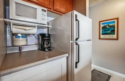 Truckee Condo | Chic Tahoe Donner Queen Studio w/Loft #212