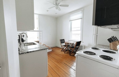 Yachting Village Apartment | CHIC Thames Str. Deck Harbor Views free parking