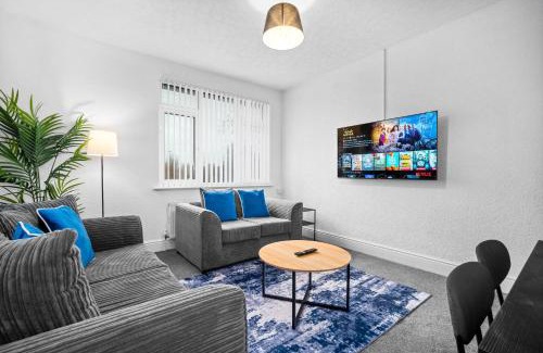 Birmingham Apartment | Chic Two Bedroom Apartment - On Street Parking Available - Netflix - Wifi - Top Rated - 311M