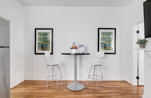 Church Hill Apartment | Chic Urban Couples Retreat: Perfect Getaway 'n RVA