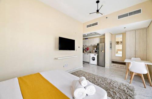 DIFC Apartment | Chic Urban Escape at Studio MAG 422