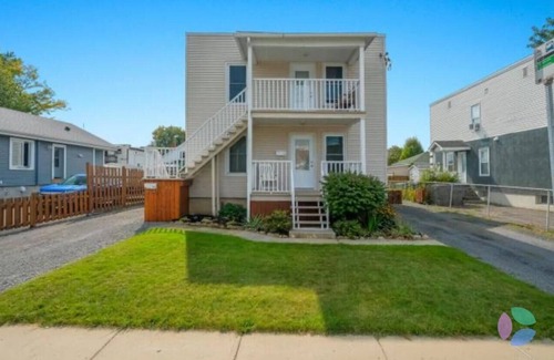 Saint-Edmond Apartment | Chic3-Bedroom Private Garden, Parking- Self check-in- 35Min from Montréal!