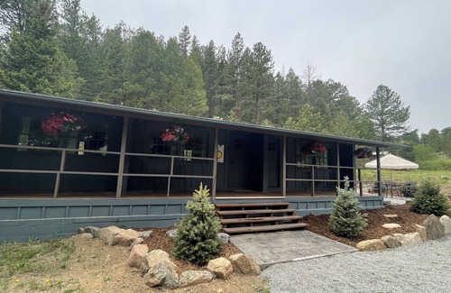 Allenspark Apartment | Chiefs Head Peak Lodge Annex Room @ Ferncliff Ranch & Resort