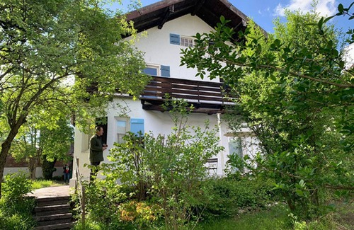 Rimsting Apartment | ChiemseeZeit - large beautiful apartment with balcony, terrace & garden in Rimsting