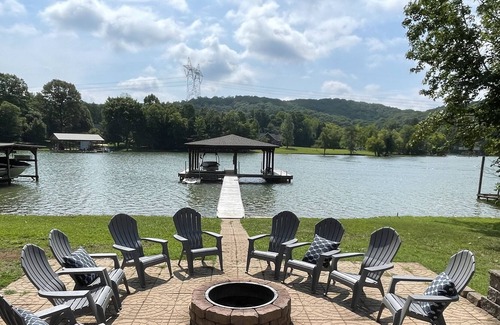 Ten Mile House | Chill on Watts Bar Lakefront with Private Dock!