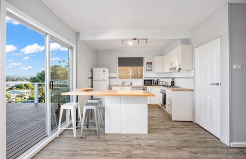 Burrill Lake House | Chilltown Burrill Lake - Coastal cottage with lake and mountain views!