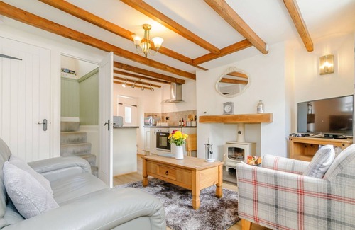 Guisborough Cottage | CHIMES COTTAGE, pet friendly, with a garden in Guisborough