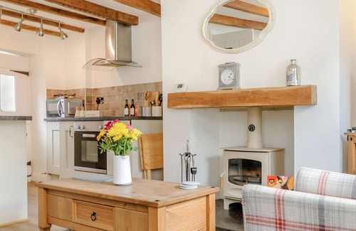 Guisborough Cottage | CHIMES COTTAGE, pet friendly, with a garden in Guisborough