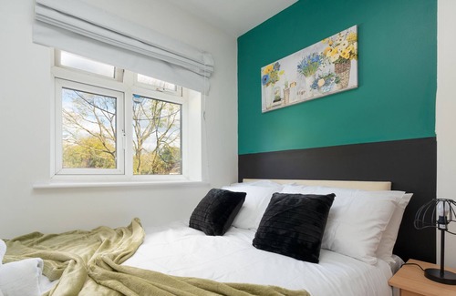 Cheetham Hill House | Chique Manchester Abode - Parking - 8mins to City