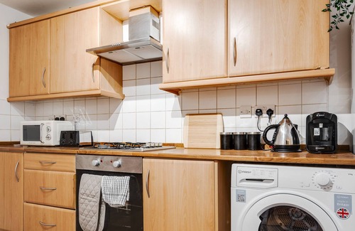 Cheetham Hill House | Chique Manchester Abode - Parking - 8mins to City