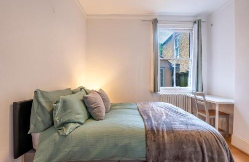 Turnham Green Apartment | Chiswick 3Bed - Garden-BBQ-Smart TV - Kew Gardens