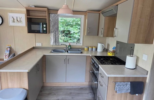Stowford Cabin | Cholwell 3-Bed Lodge - Sleeps 6 - Pet Friendly