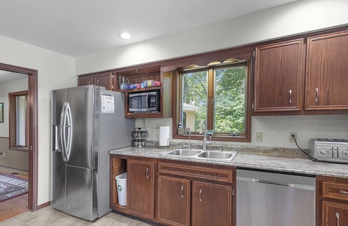 West Olive House | Choose either Christmas or New Year’s- Private Mini Resort w Indoor Pool & Sauna