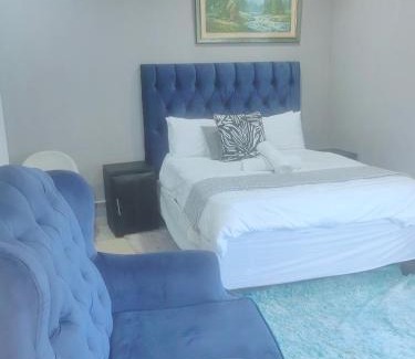 Rooihuiskraal Apartment | Choosers Express Hotel Room 6