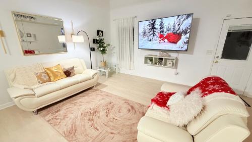 Sunset Road House | Christmas 3BR , King and Queen Beds , Uptown Charlotte
