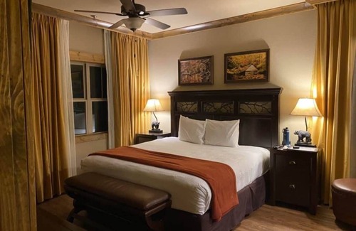 Gatlinburg Resort | Christmas Rental in a Beautiful 3-Bedroom Condo that sleeps up to 14 guests