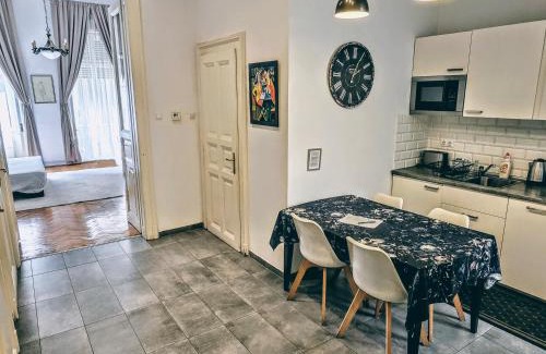 Inner City Budapest Apartment | Christoph's Central Apartment