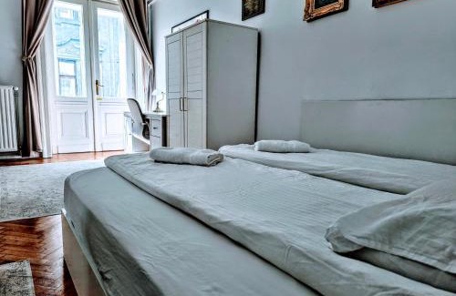 Inner City Budapest Apartment | Christoph's Central Apartment