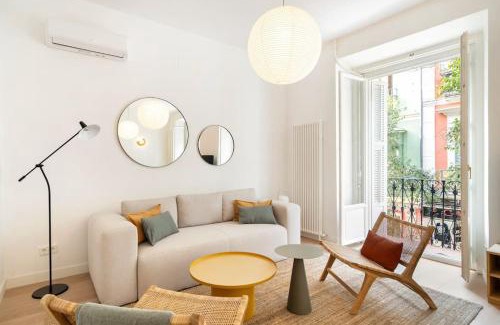 Justicia Apartment | Chueca Fuencarral - 5 Bdrms 5 Baths 12 pax