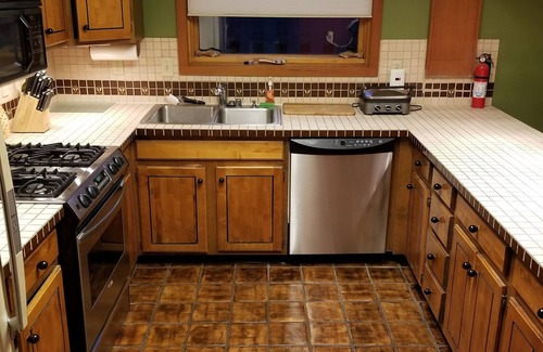 Scenic Foothills House | Chugach Foothills Chalet - a charming, quiet east Anchorage retreat!